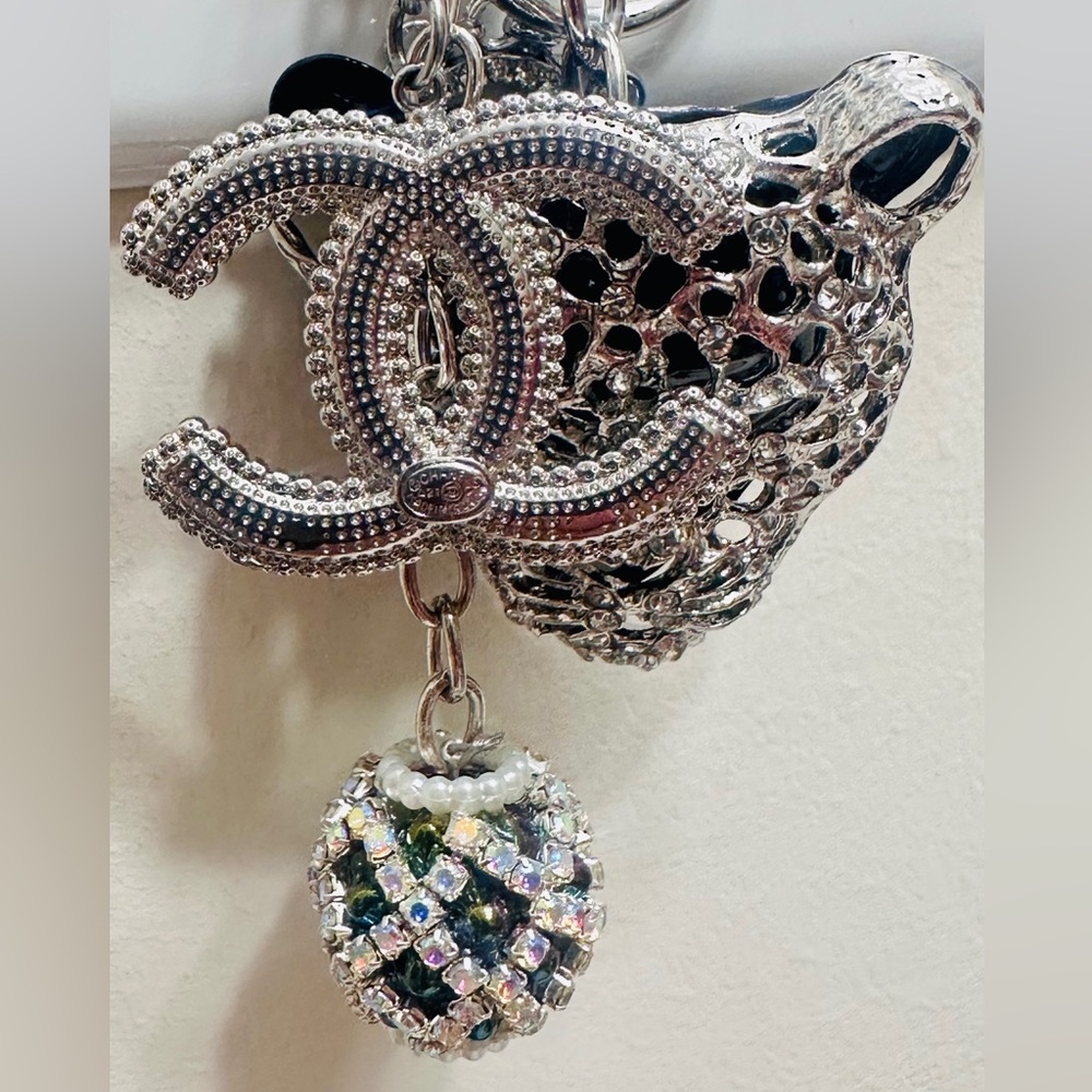 CHANEL (stamped & auth.) silver/blk charm & Panther Keychain/BagCharm. New. - Picture 9 of 11